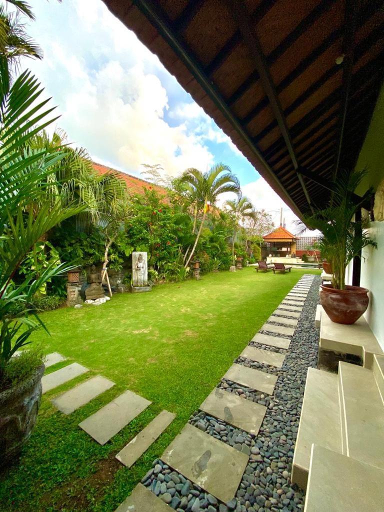 Puri Ayu Hotel Canggu Buitenkant foto