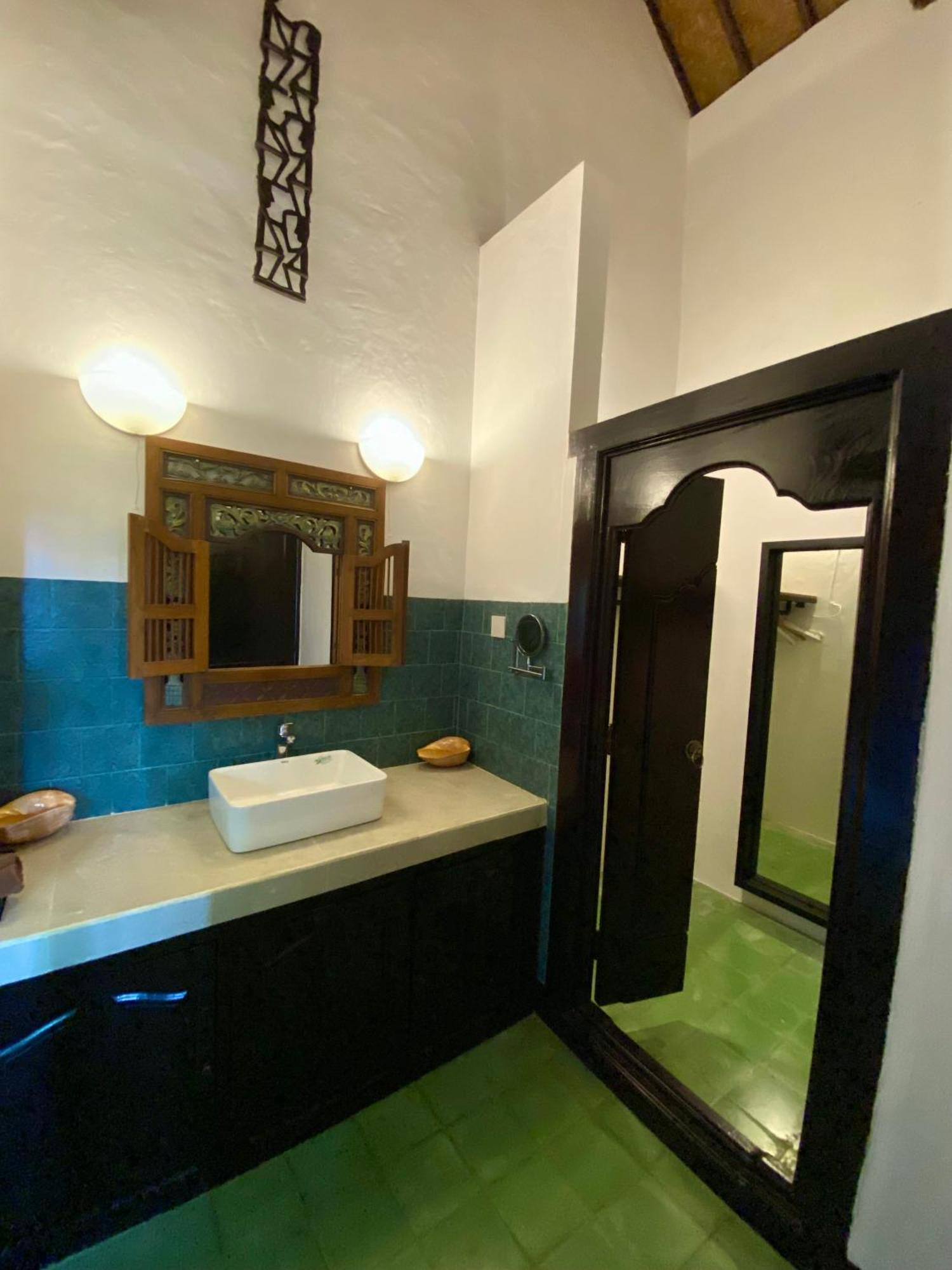 Puri Ayu Hotel Canggu Buitenkant foto