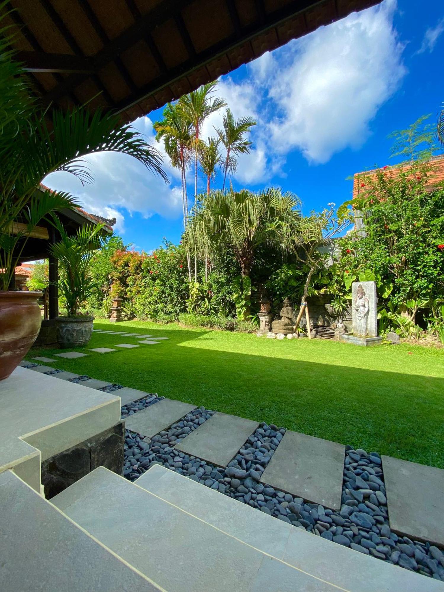 Puri Ayu Hotel Canggu Buitenkant foto