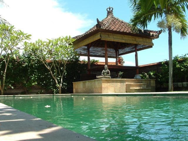 Puri Ayu Hotel Canggu Buitenkant foto