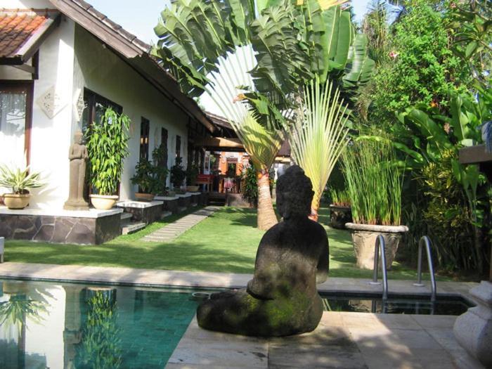 Puri Ayu Hotel Canggu Buitenkant foto